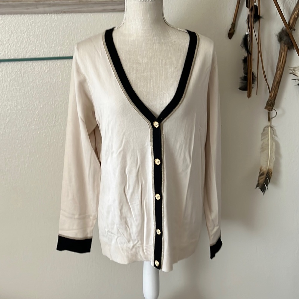 Kelly  Sweater size Medium NWOT ❤️